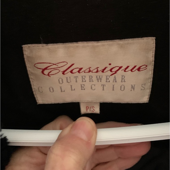 CLASSIQUE OUTERWEAR | Vintage  Coat with Faux Fur Trim. - Picture 2 of 10